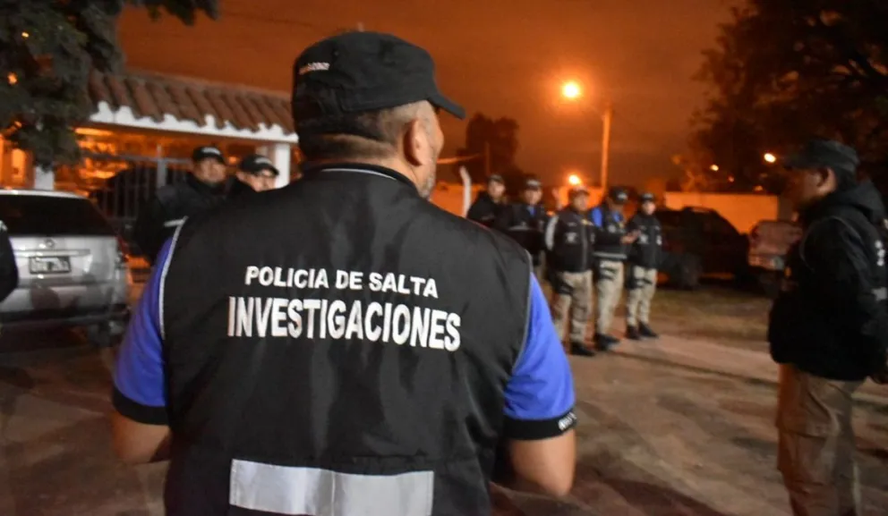 Brutal accidente en Avenida Belgrano: un taxi atropelló a una mujer mayor