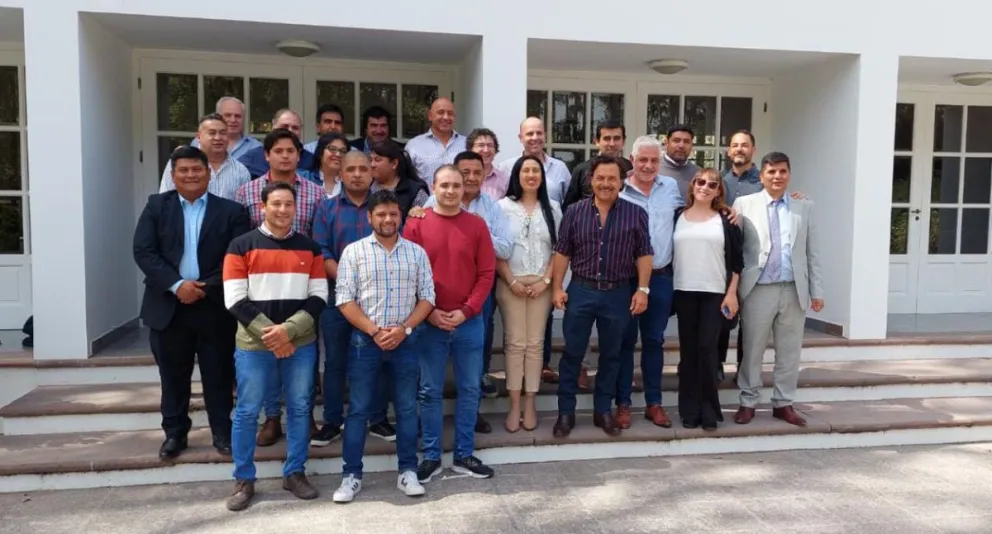 Intedentes electos junto a Pablo Outes y Gustavo Sáenz reafirmaron su apoyo a la "mirada federal" de Sergio Massa