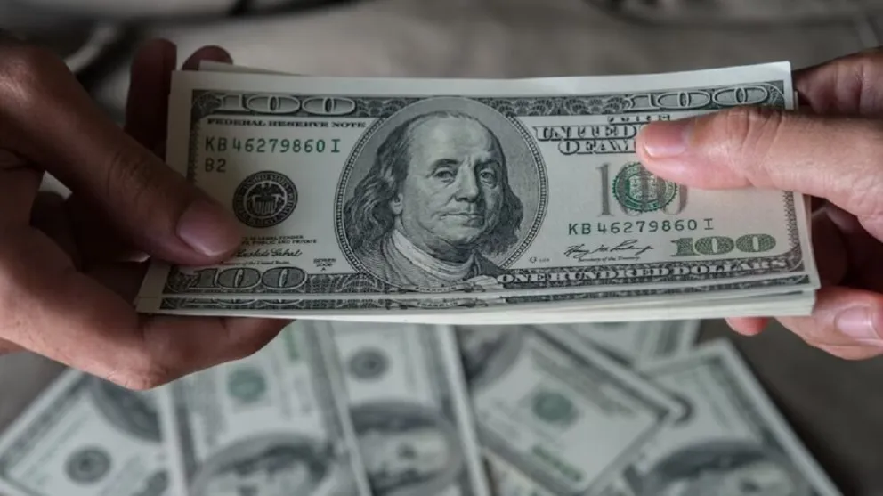 Nada detiene la subida del dólar blue: a cuánto abrió la cotización este lunes 9 de octubre