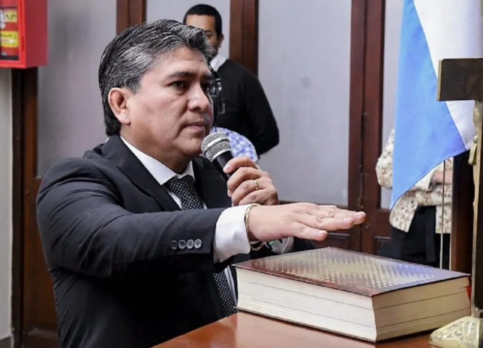 Benjamín Cruz juró como flamante vocal del Tribunal de Cuentas Municipal