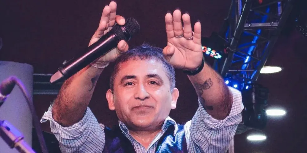 Murió el cantante tropical Huguito Flores en un trágico accidente: cómo fue el terrible momento