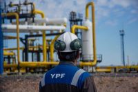 Un fondo buitre busca embargar activos argentinos por el caso YPF