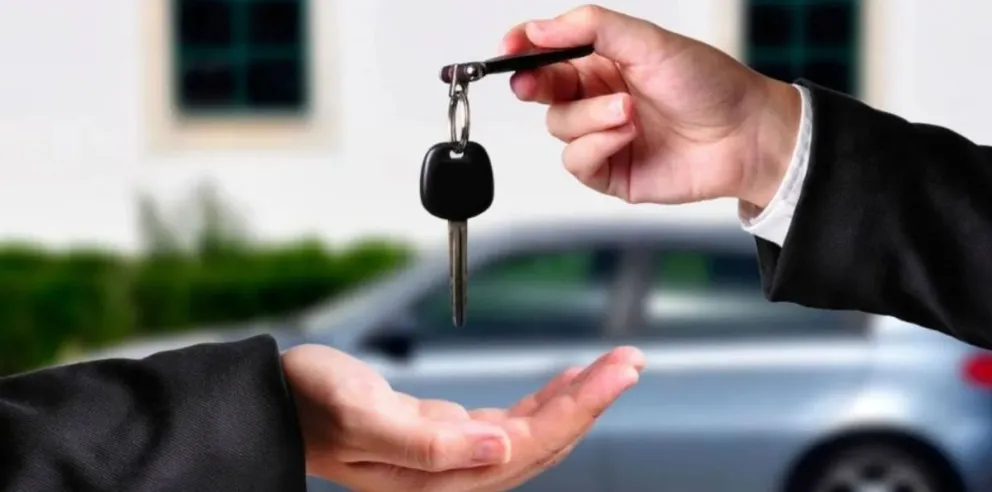 Detienen a sujeto acusado de varias estafas en alquiler de autos