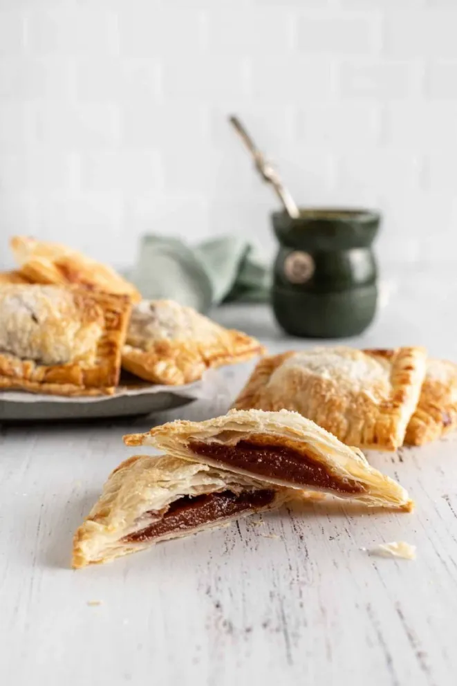 Extraordinaria receta económica de facturas de membrillo con tapas de empanadas sin TACC