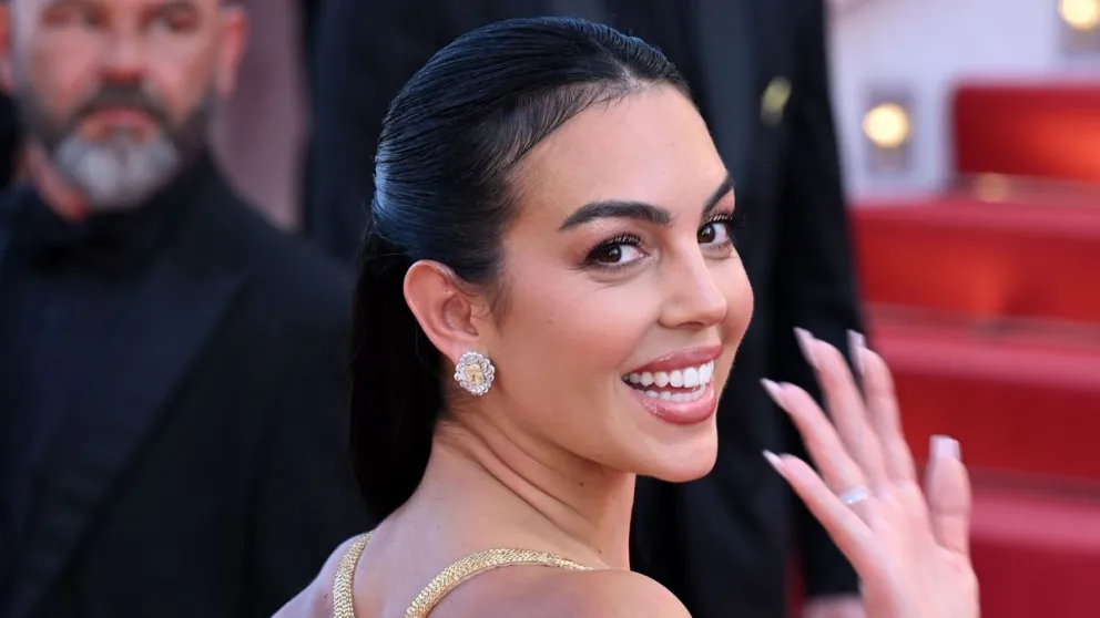 Sin vestido y sin ropa interior: este fue el atrevido look que lució Georgina Rodríguez en París