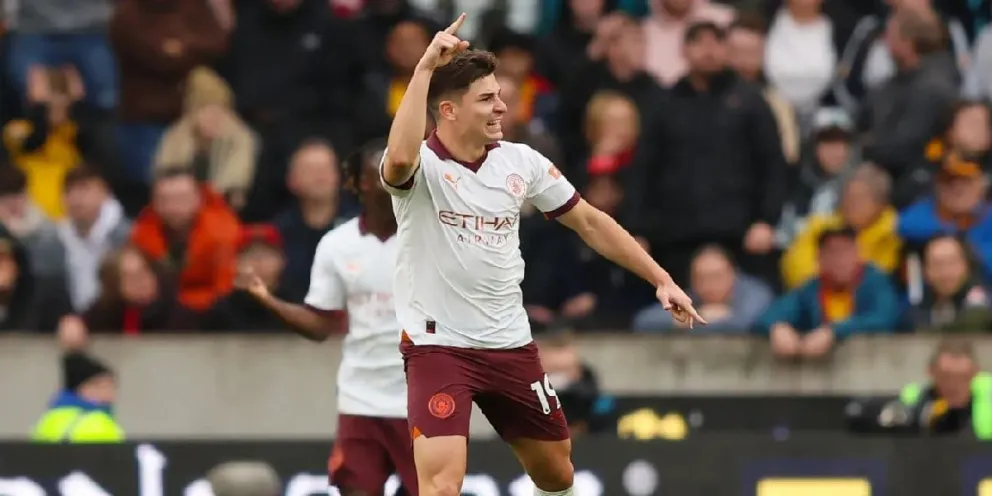 La nueva humillación de Julián Álvarez a Erling Haaland en la derrota del Manchester City 