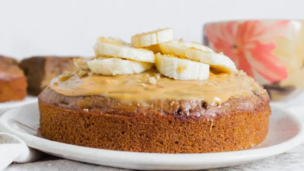 La mejor receta para hacer una deliciosa torta de banana sin azúcar y sin harina: económica y fácil