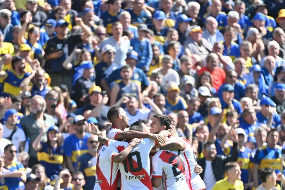 Con goles de Salomón Rondón y Enzo Díaz, River venció por 2-0 a Boca en La Bombonera