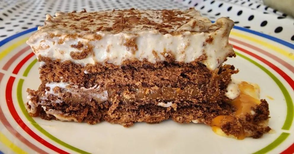 Así de fácil puedes hacer esta torta de chocolinas y banana, una receta económica y con mucho sabor