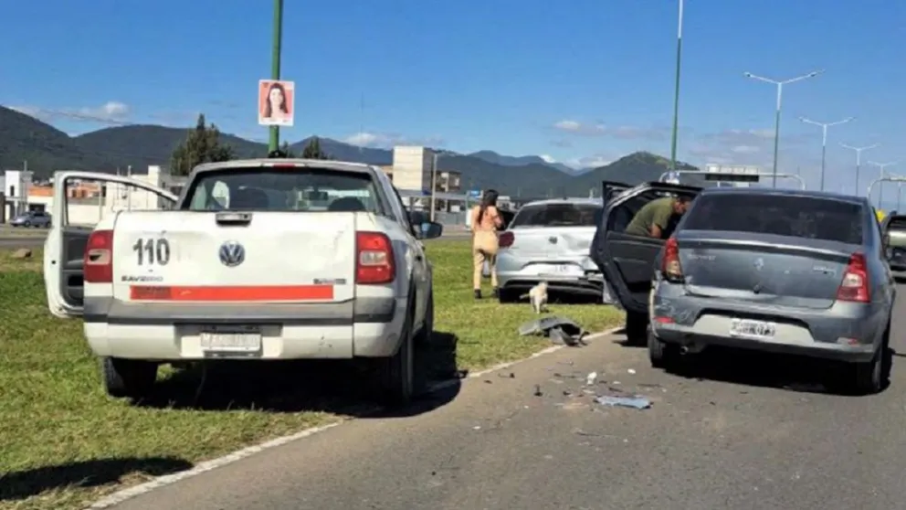 Caos en avenida Bolivia: colisión en cadena de tres autos deja graves daños materiales