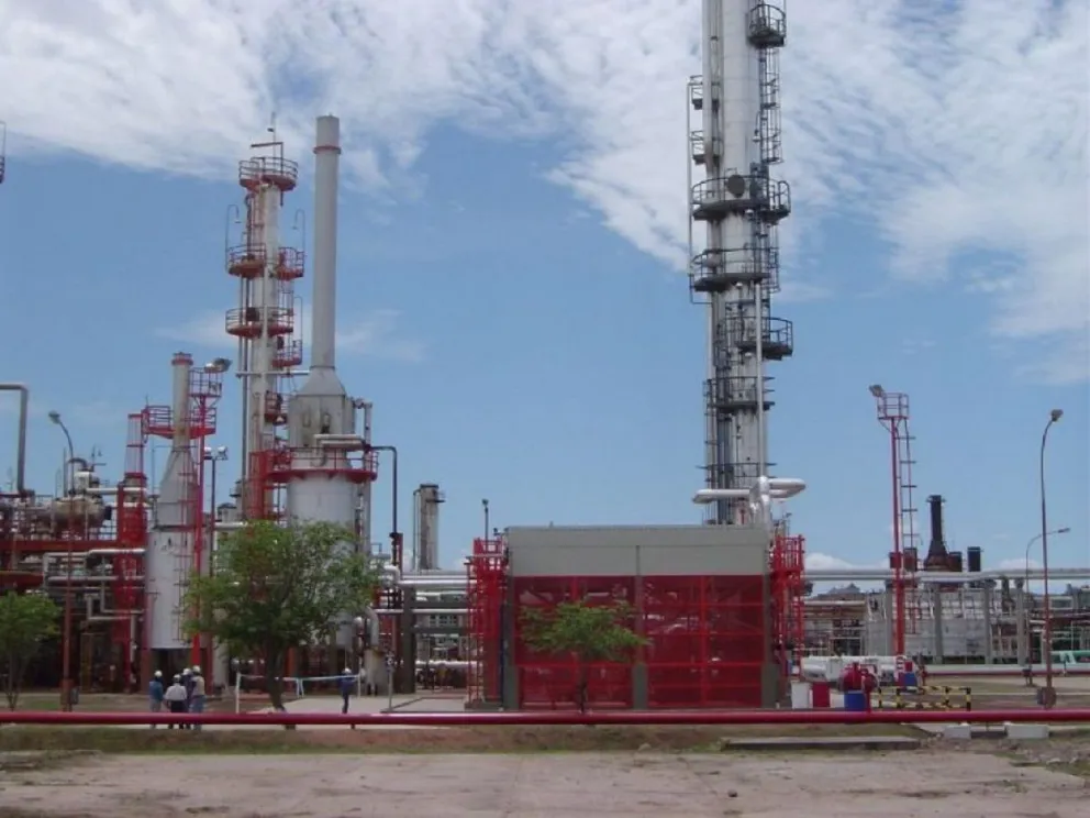 La refinería de Campo Durán paraliza actividades por la falta de gas y petróleo