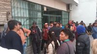 Nuevo IFE en Salta: conflicto entre quienes pasan la noche en la puerta de ANSES y los que no hacen fila