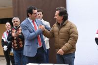 Con Sáenz, Gustavo Solís firmó un convenio para construir aulas en la Escuela Técnica 3132