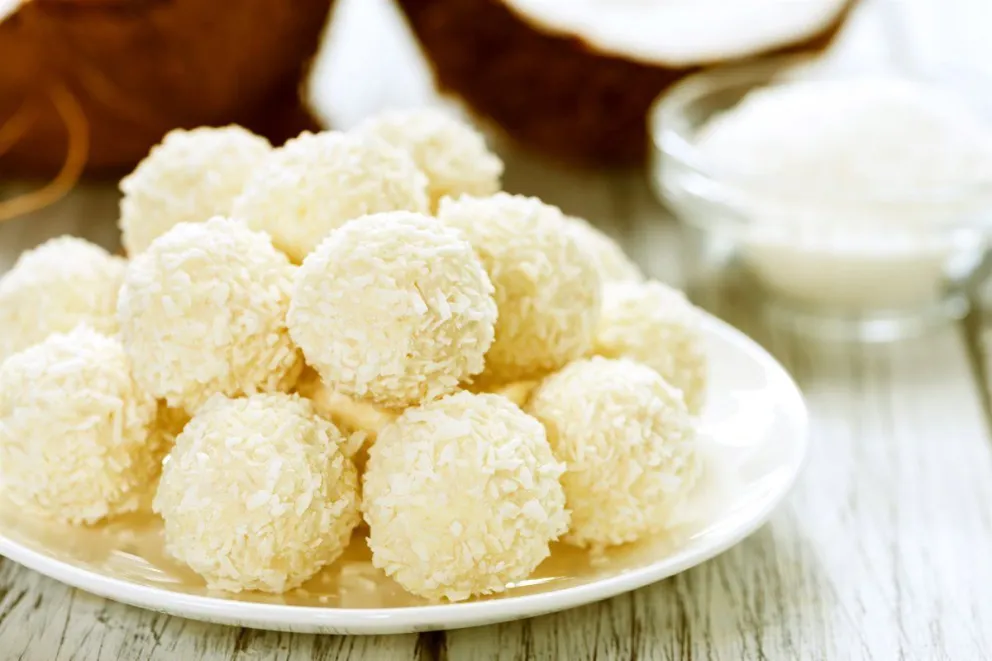 Deliciosas trufas de yogur y coco: receta económica, sin horno y con solo 4 ingredientes