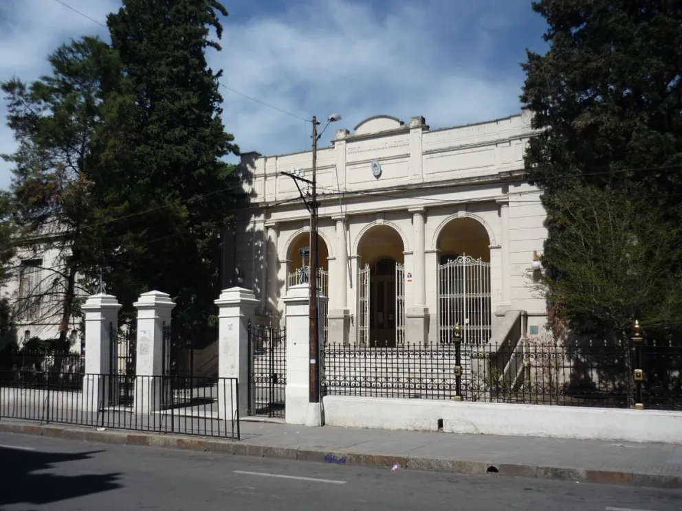 Tras polémica en el ex Colegio Nacional, aclaran que mejores promedios no tienen prioridad para anotarse