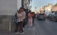 Nuevo IFE en Salta: demoras en la atención y largas filas para inscribirse en las oficinas de ANSES