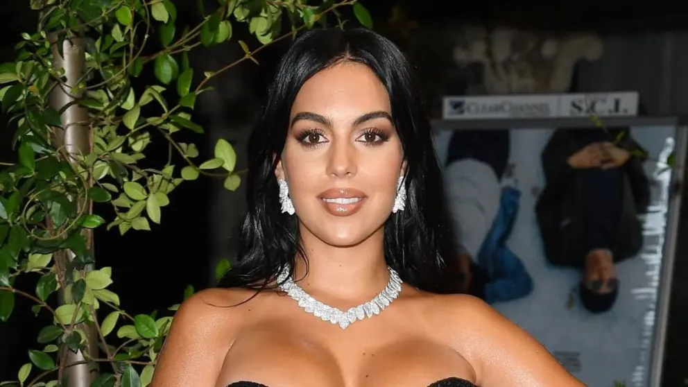 Georgina Rodríguez da las buenas noches con este llamativo atuendo y las redes estallan