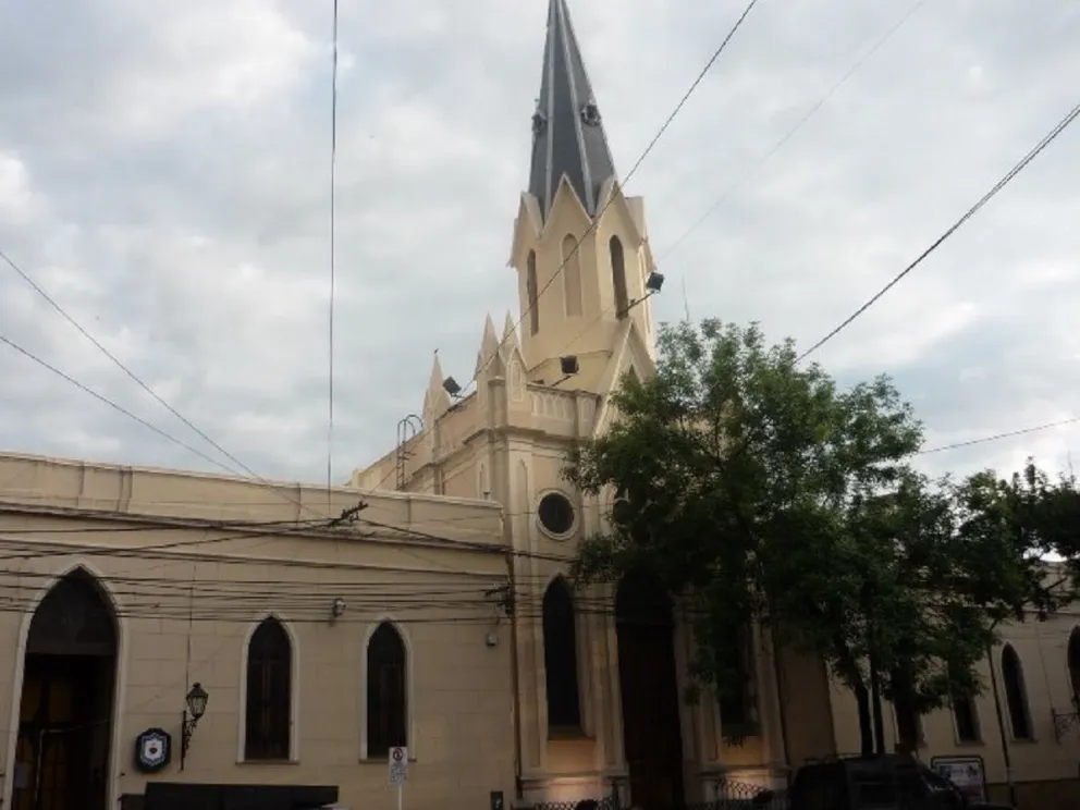 Ante la llegada de Javier Milei, colegio salteño decidió que sus estudiantes se retiren antes 