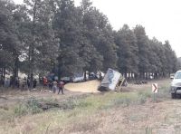 Grave accidente en Las Lajitas: camión de gran porte volcó en "Curva de la Muerte"