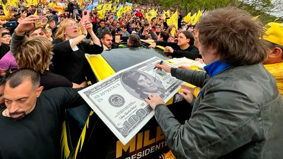 En un video militantes de Milei-Olmedo cuentan que les dieron $5000 y comida para recibir al libertario