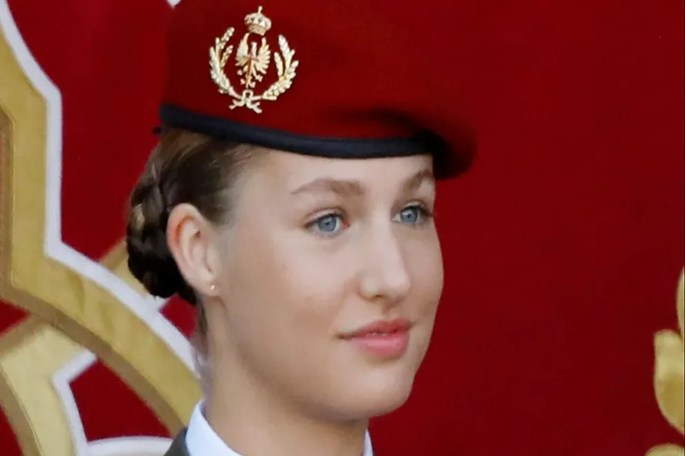 Revelan nombre del joven cadete que ruborizó a la princesa Leonor tras el besamanos en el palacio real