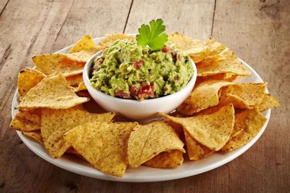 No los compres en el súpermercado: con esta receta podés hacer los mejores nachos caseros con guacamole