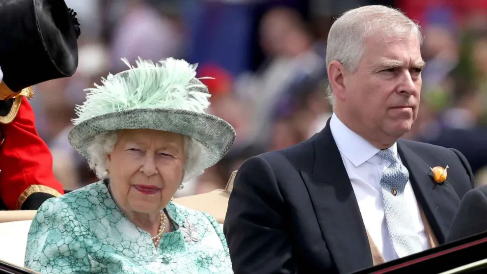 Así es como el Príncipe Andrés cuida a los corgis de la reina Isabel 