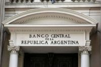 El Banco Central impone restricciones hasta fin de mes a los bancos en sus operaciones con dólares