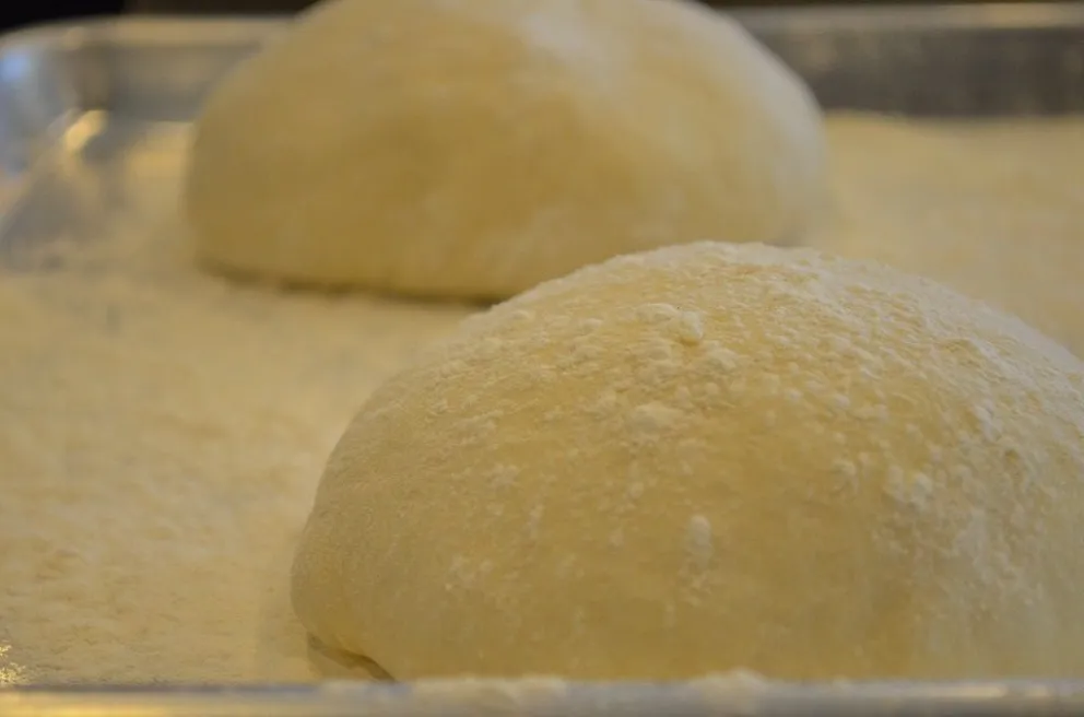 Sin levadura pero esponjosa: la mejor receta para masa de pizza que existe
