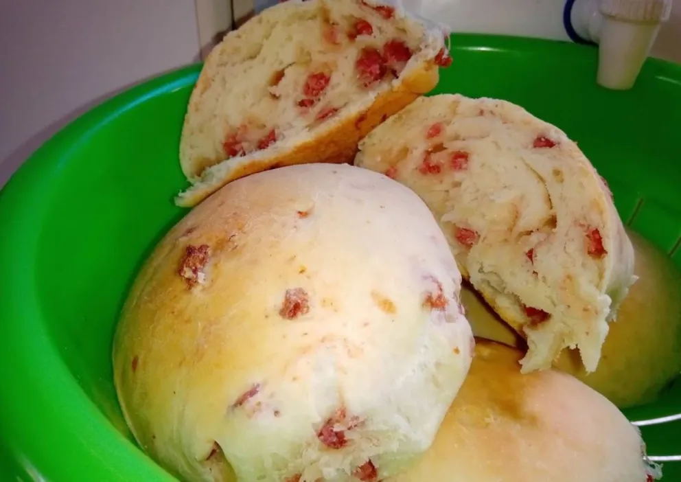 Te decimos cómo preparar los mejores pancitos saborizados de salame y queso