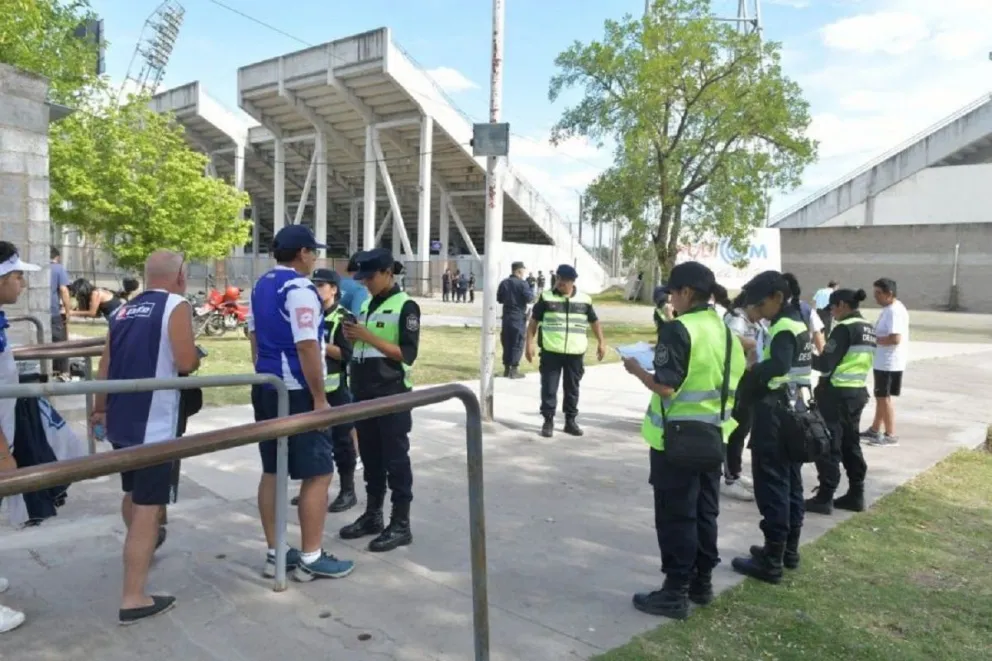 El clásico salteño entre Central Norte y Juventud Antoniana dejó 86 detenidos en medio de intenso operativo policial
