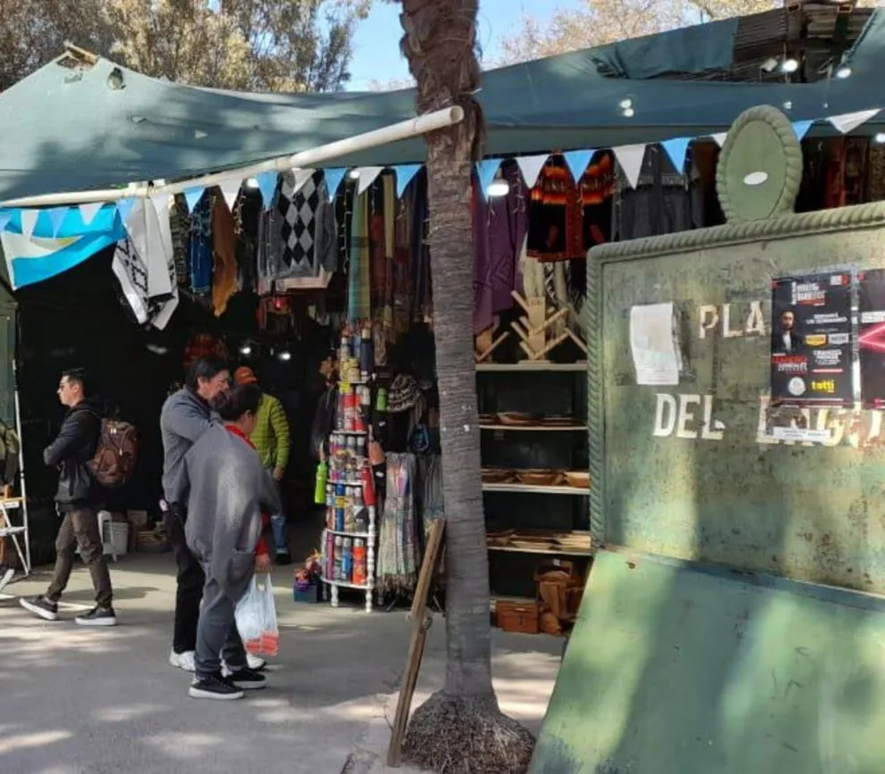 Feriantes del Parque San Martín esperan la respuesta de la Justicia en los próximos días