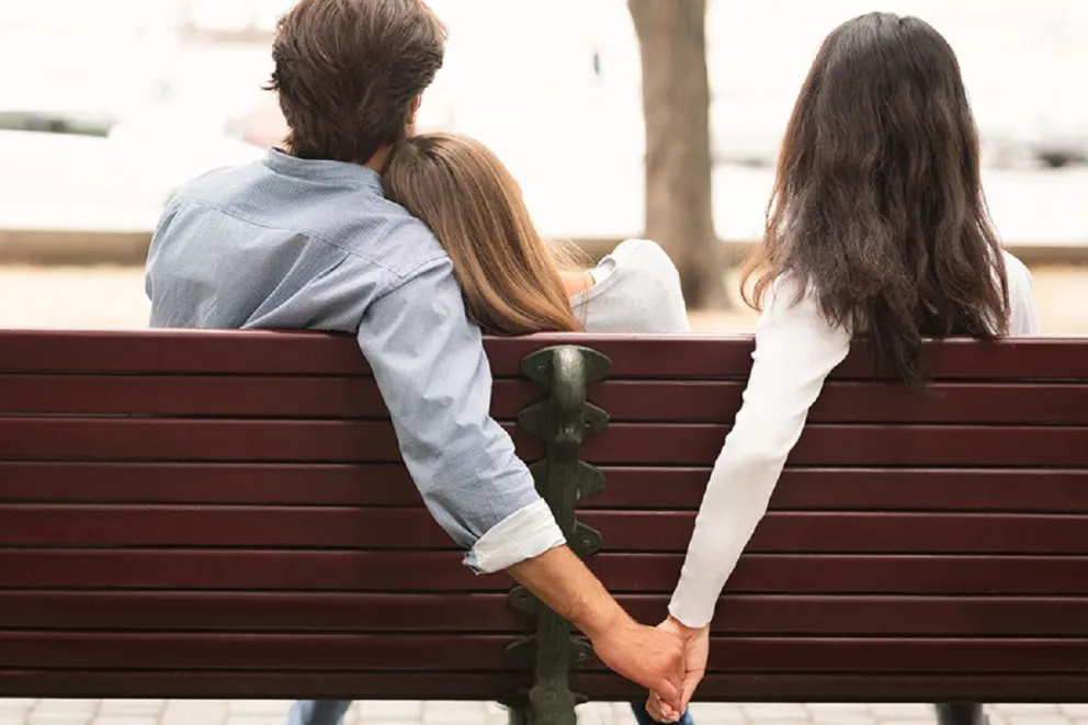 Saltan de un amor a otro: los signos del zodíaco que cambian de pareja fácilmente según la astrología