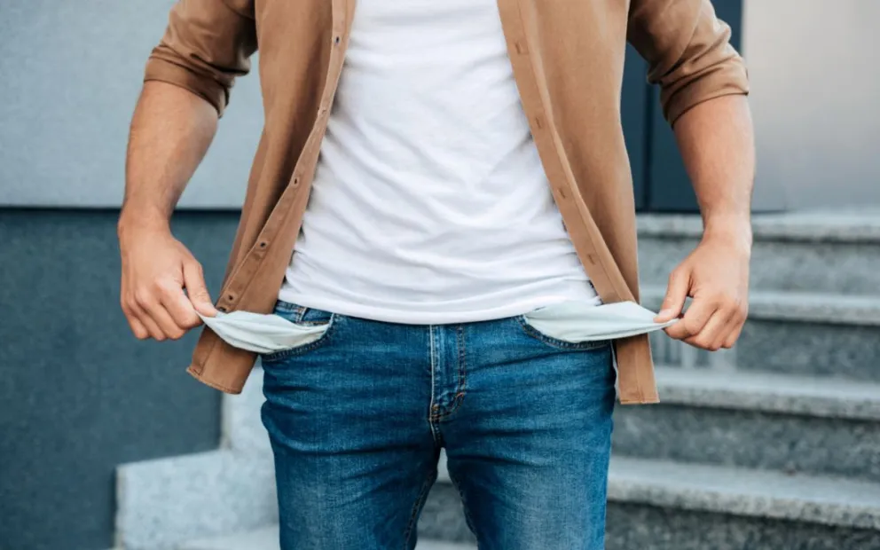 Esto es lo que debes colocar en tu pantalón para atraer la riqueza, según el Feng Shui