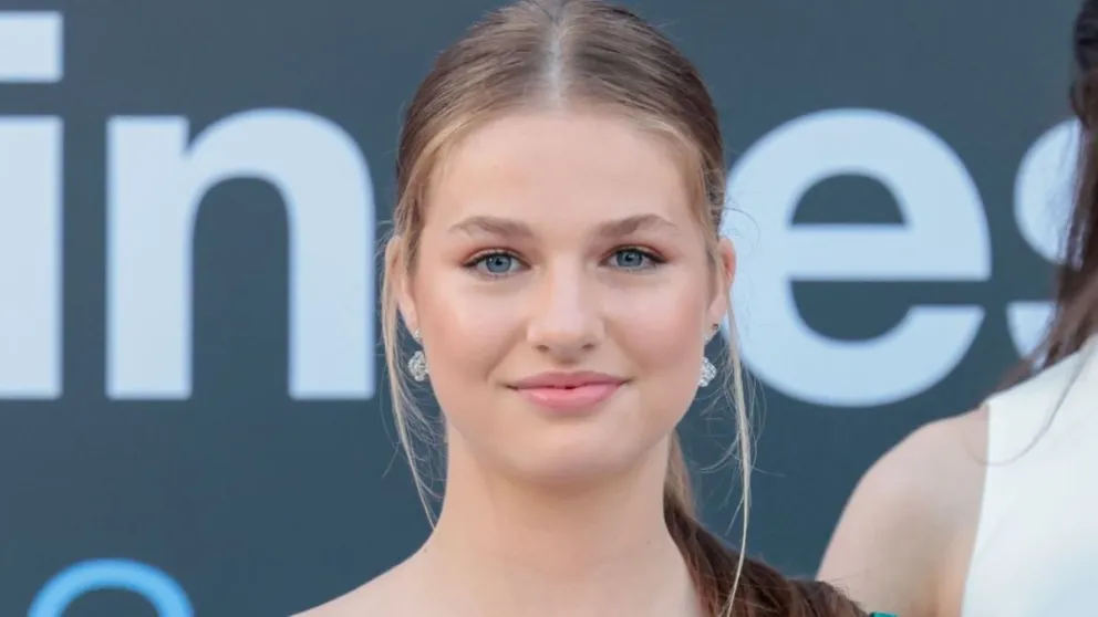 La princesa Leonor se roba la mirada de todos con este precioso look: maquillaje y glamour al máximo