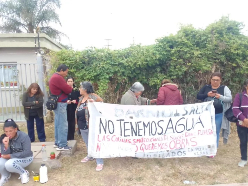 Vecinos de zona este cortan el acceso a Salta por falta de agua: "Sólo tenemos 10 minutos por día"