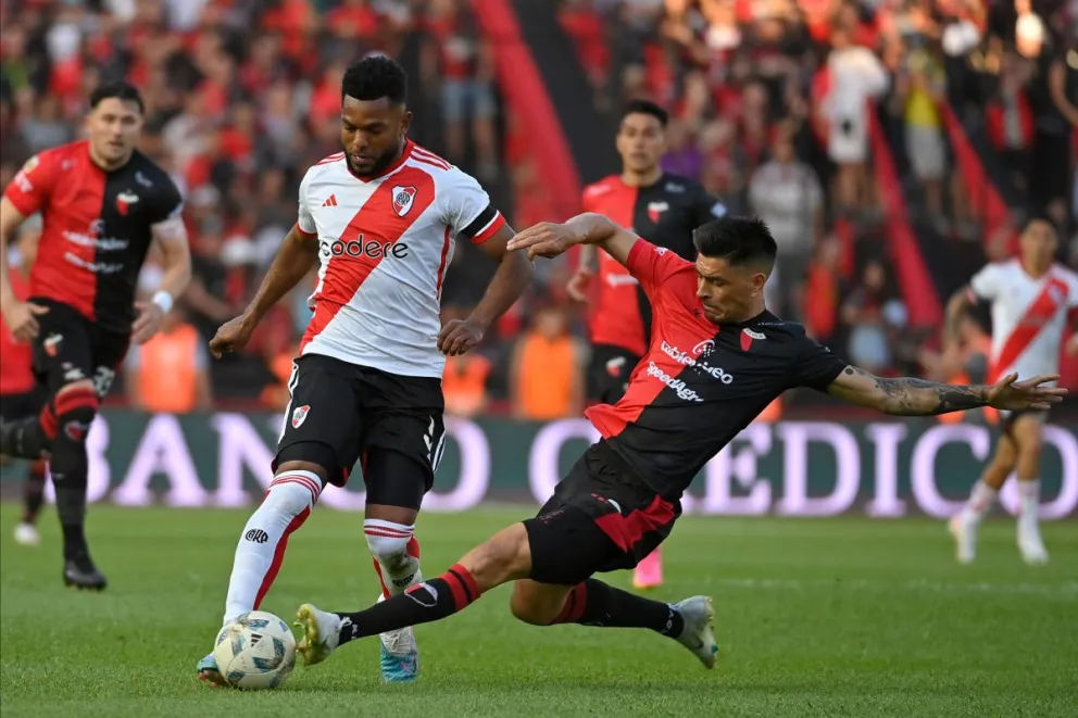 River empató con Colón y perdió la cima de la Copa de la Liga
