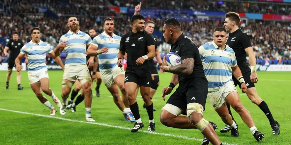 Los Pumas perdieron categóricamente ante Nueva Zelanda y jugarán por el tercer puesto