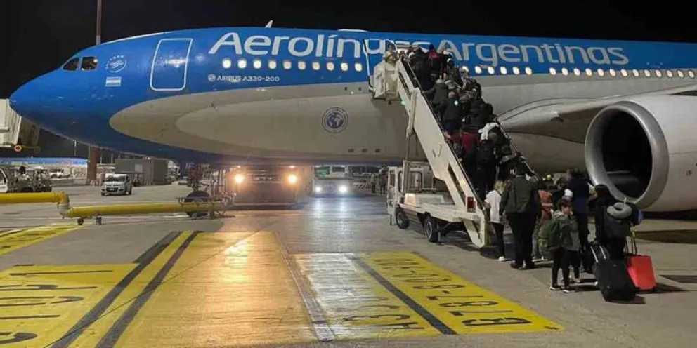 Guerra Israel-Hamás: aterrizó al país el tercer vuelo con argentinos evacuados