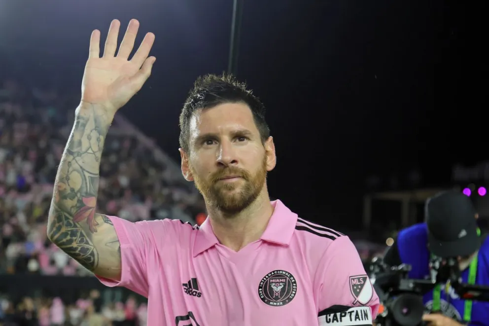 Lionel Messi fue ovacionado tras mostrar su último premio e hizo una gran promesa al Inter Miami: video