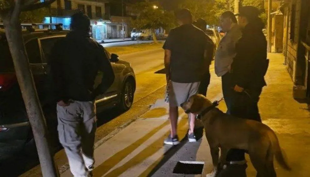 Villa El Sol: demoraron a dos personas que vendían droga dentro de un automóvil