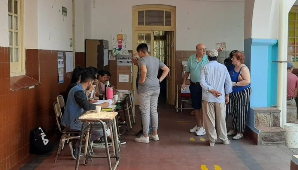 Elecciones 2023: denuncian la aparición de boletas rotas en Metán, donde una mujer se hizo pasar por otra durante el sufragio