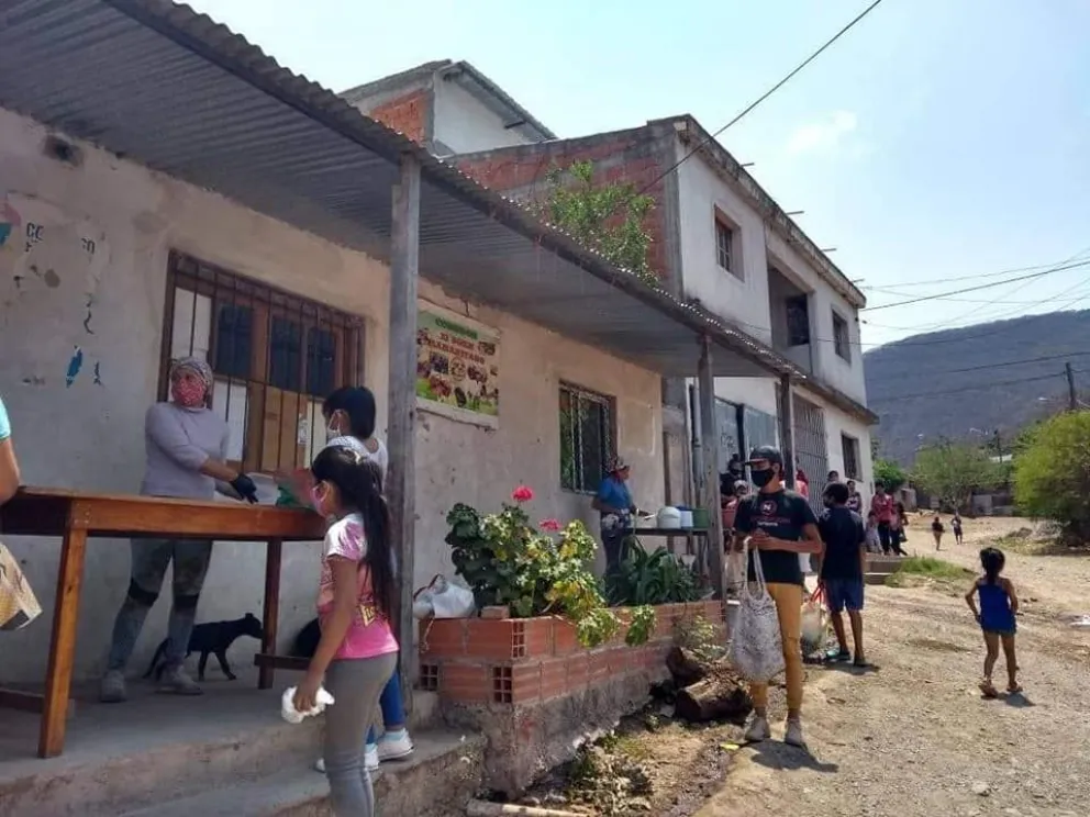 Un comedor de Villa Floresta con casi 140 chicos, sufre la falta de agua hace 4 meses