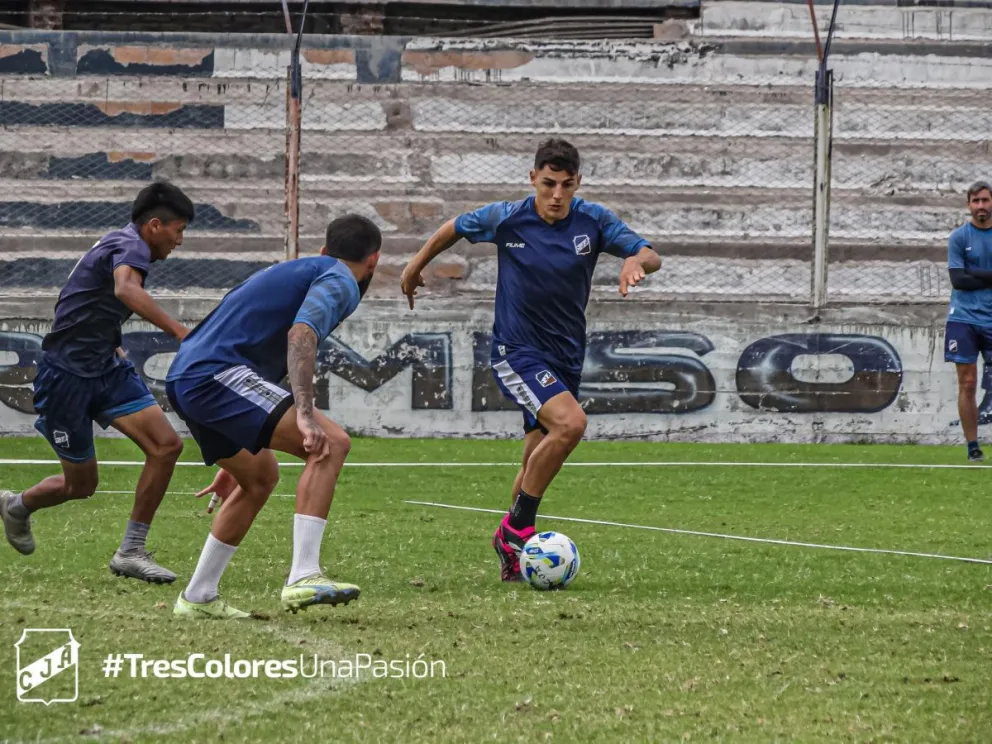 Semana clave para Juventud Antoniana: con varias bajas, Luis Flores arma el equipo para el domingo