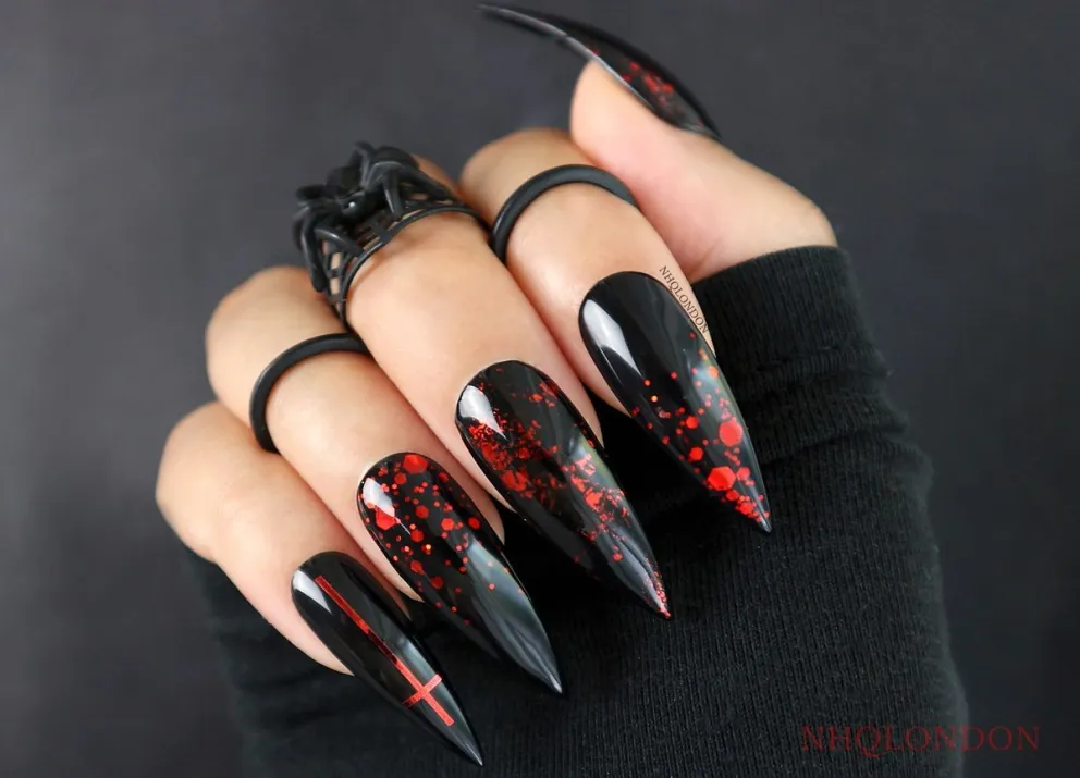 Uñas vampiro, luce este increíble diseño en Halloween y llama la atención de todos