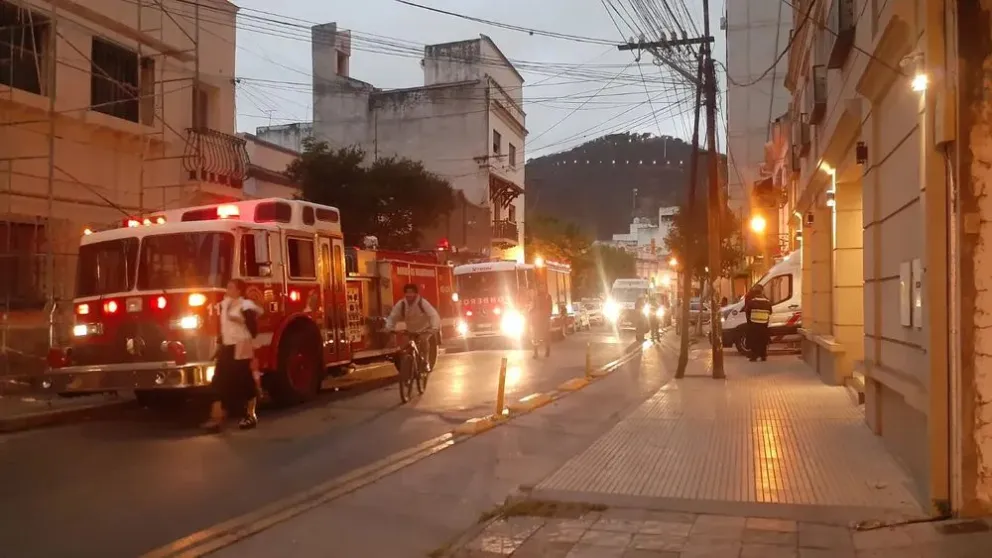 Cinco turistas resultaron heridos tras desplomarse un ascensor en un hotel del centro salteño