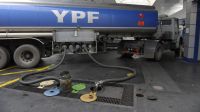 YPF inicia el suministro: camiones de combustible llegan a estaciones de servicio salteñas