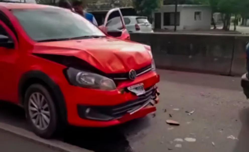 Fuerte choque múltiple en zona norte: cuatro vehículos involucrados