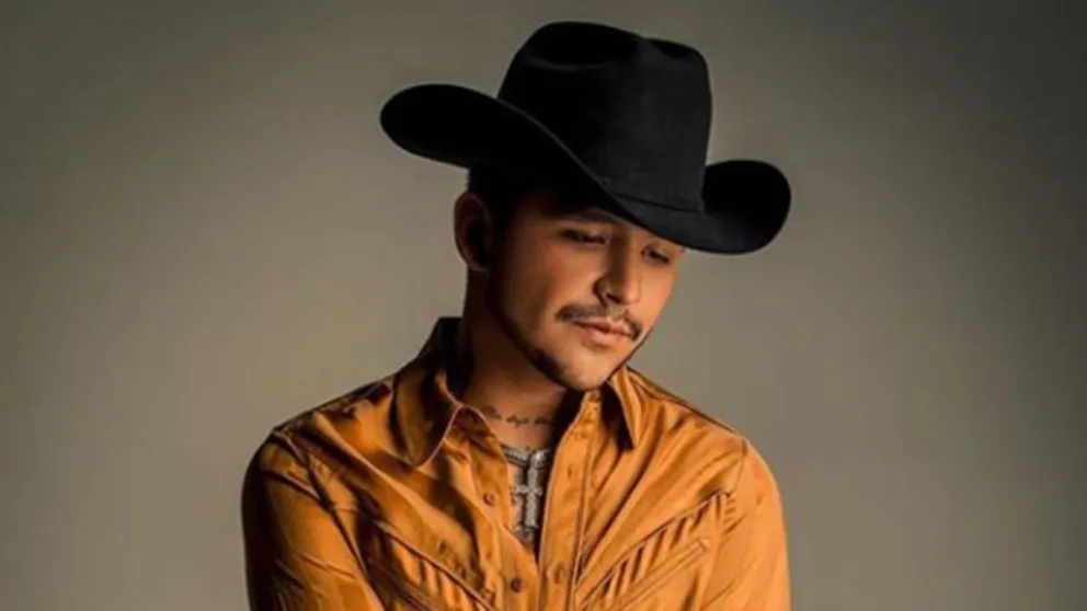 Christian Nodal inmortalizó un conmovedor momento junto a su bebé y derritió a todos
