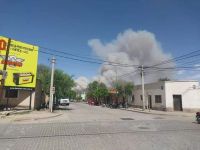 Incendio en Cafayate: tras controlar el fuego en la zona de médanos, continúan las tareas de enfriamiento